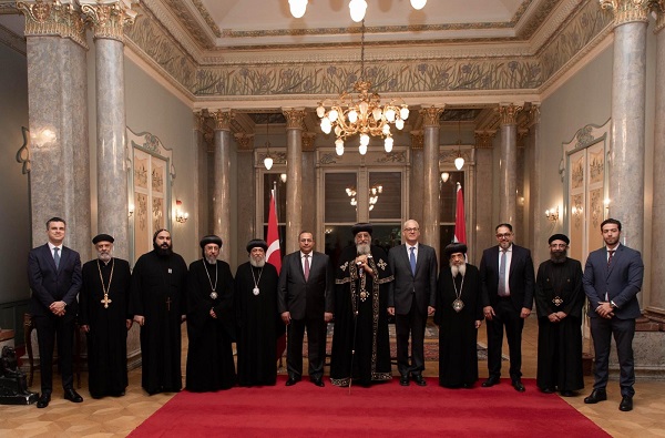 البابا تواضروس يزور القنصلية المصرية بأسطنبول